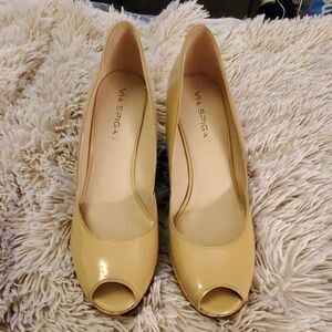NWOT----beautiful Via Spiga patent wedges size 10
